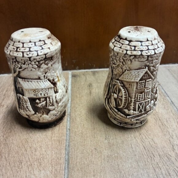 Vintage Salt and Pepper Shakers Covered bridge and Water mill - Picture 1 of 4